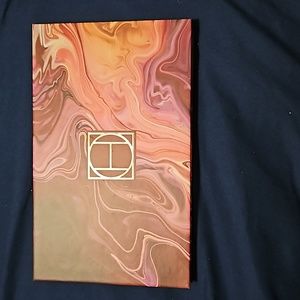 Hip Dot Zion palette